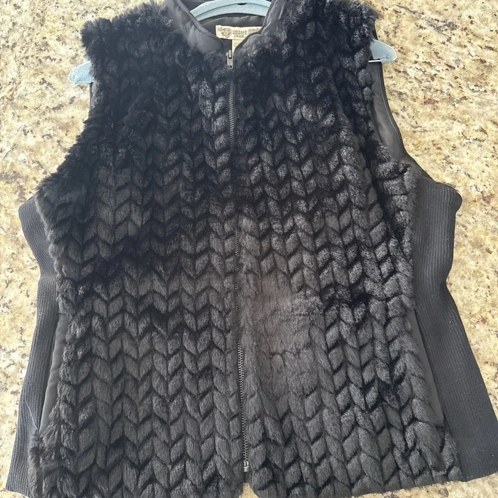 Vintage America Blues Black Faux Fur Vest  Zip Front Quilted Back Sz Medium 5523